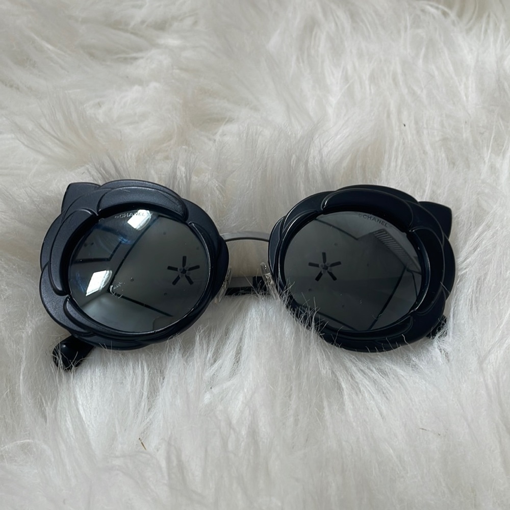Chanel Camellia Flower Power Rose Floral Circle Frame Black Sunglasses